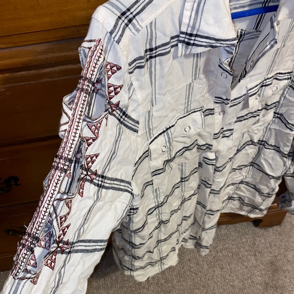 Gimmicks by BKE flannel button up